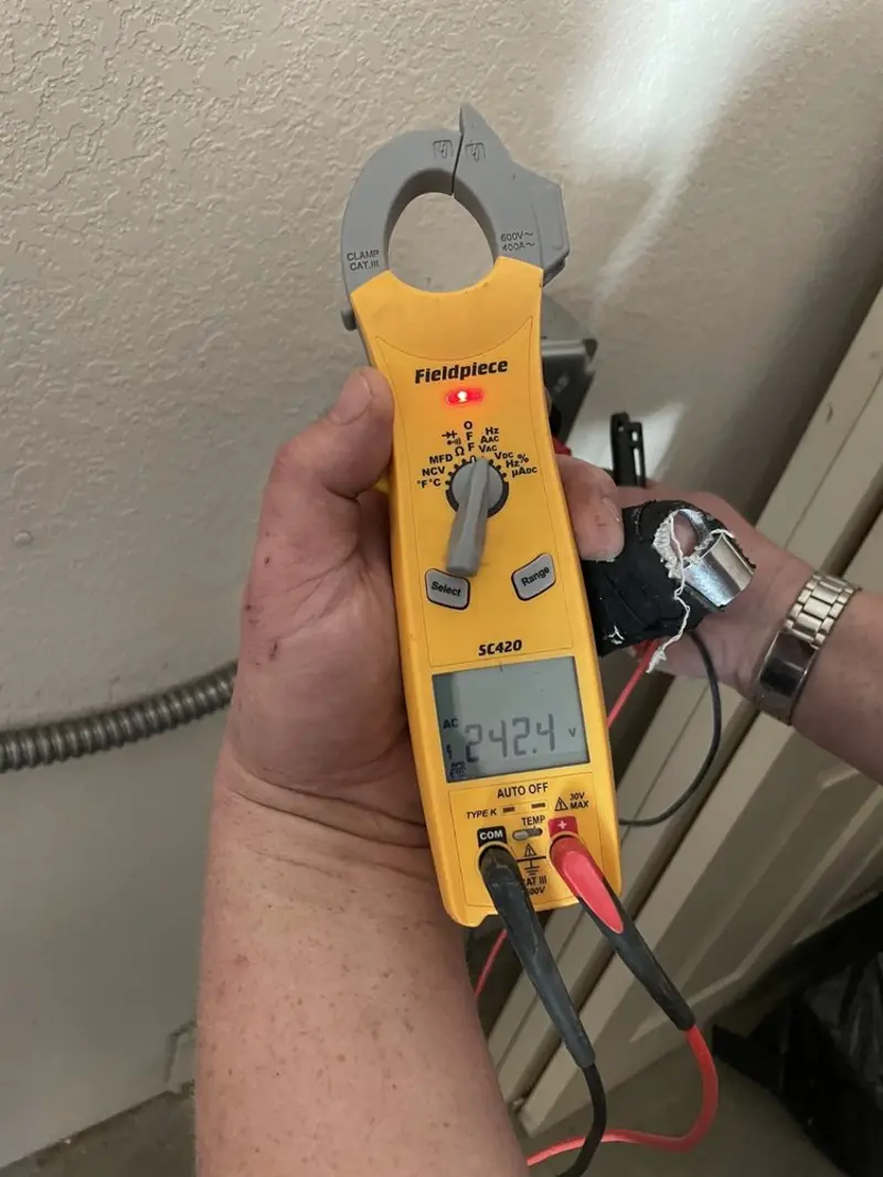 Voltage testing with clamp meter during Generator Installation in Orosi